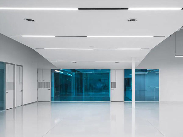 如何平衡办公空间的光线和照明设计？